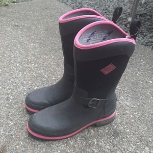 Equestrian muck boots size 8